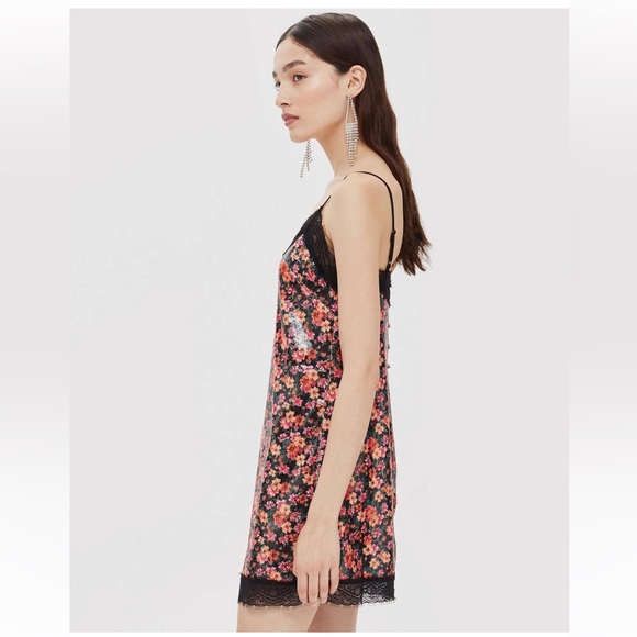 Topshop Dresses & Skirts - Topshop Size 4 Women's Floral Sequin Lace Trim Slip Mini Dress in Black Multi